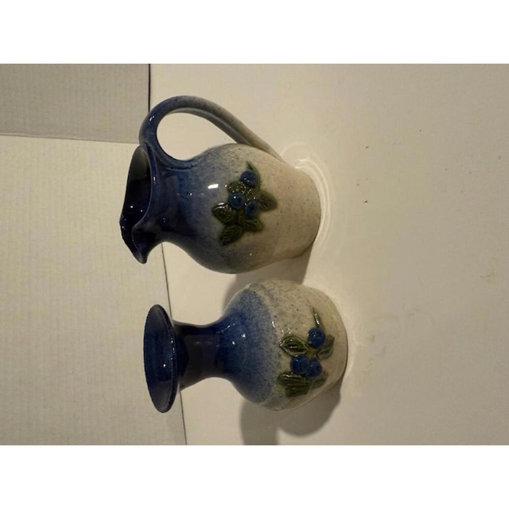 VINTAGE RICHARD JOHNSON POTTERY BLUEBERRY MINI CREAMER VASE MAINE